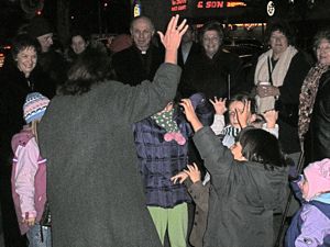 children at sunnyside woodside tree lighting event in Queens NYC