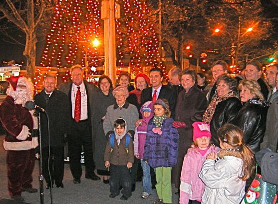 sunnyside neighborhood christmas tree lighting event in Queens NYC