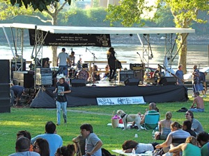 summer rock concert in astoria park 2010