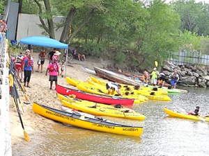 kayaking along the east river queens nyc